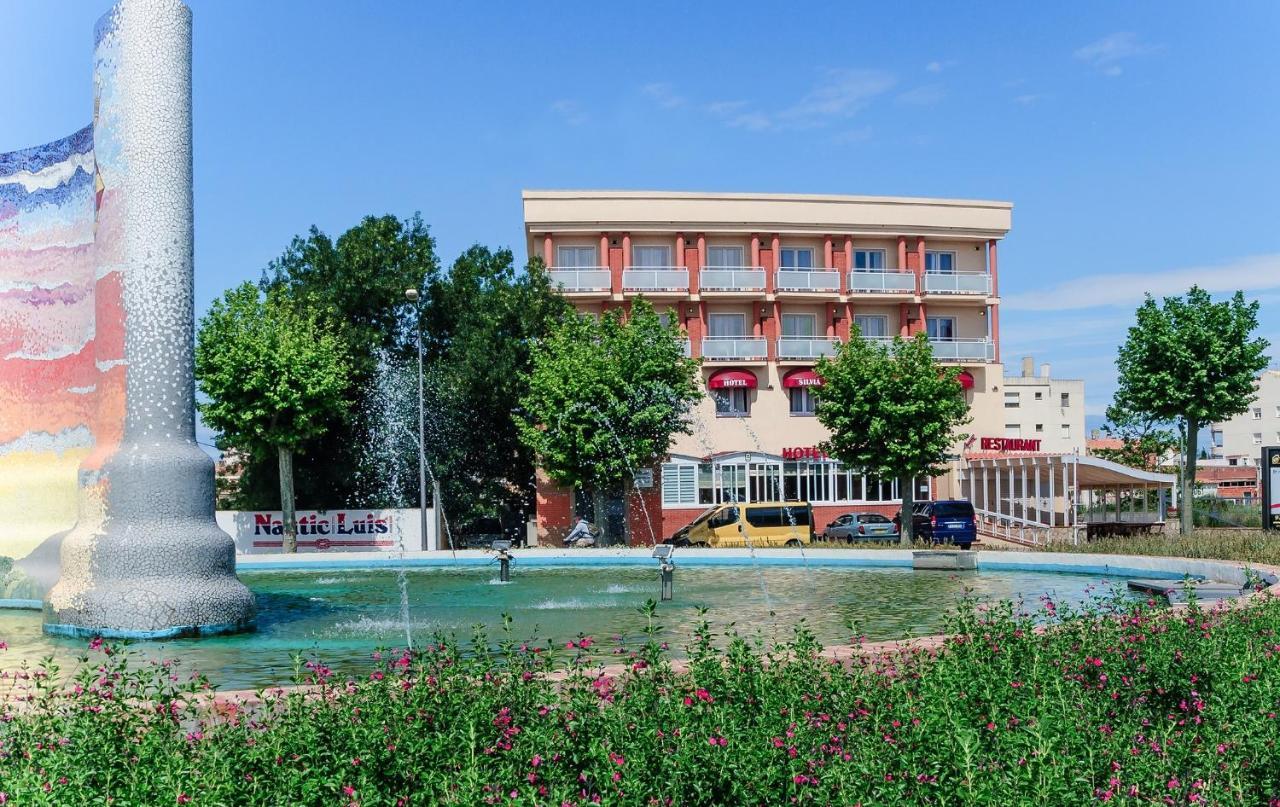 Hotel Silvia Эмпуриабрава Экстерьер фото