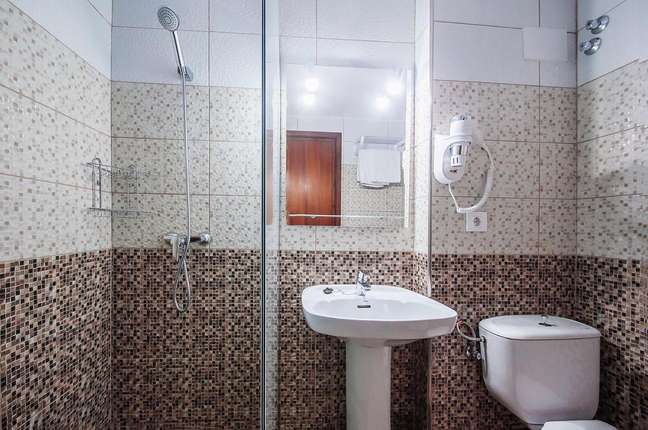 Hotel Silvia Эмпуриабрава Экстерьер фото