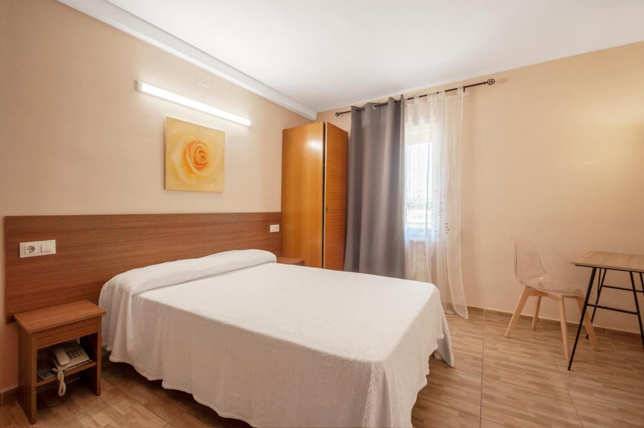 Hotel Silvia Эмпуриабрава Экстерьер фото