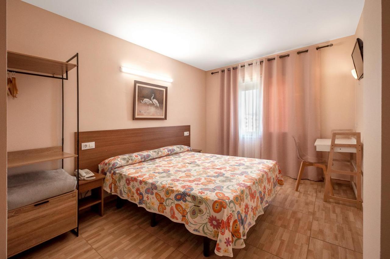 Hotel Silvia Эмпуриабрава Экстерьер фото