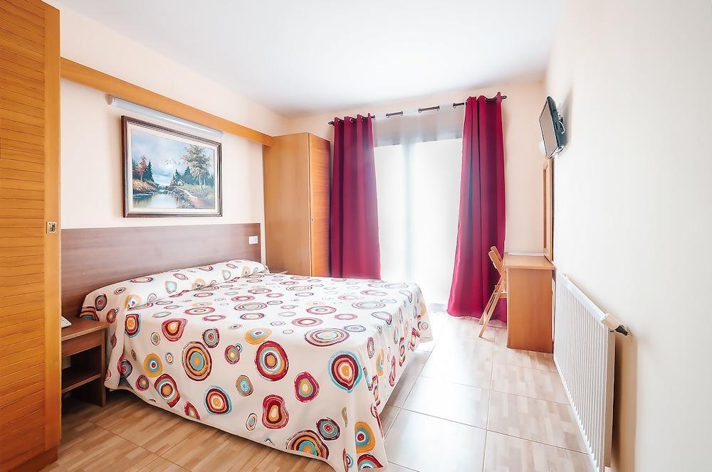 Hotel Silvia Эмпуриабрава Экстерьер фото