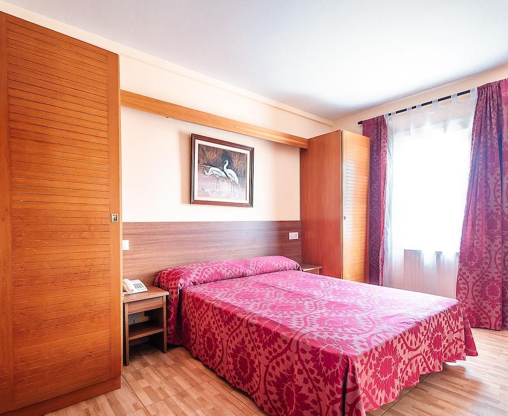 Hotel Silvia Эмпуриабрава Экстерьер фото