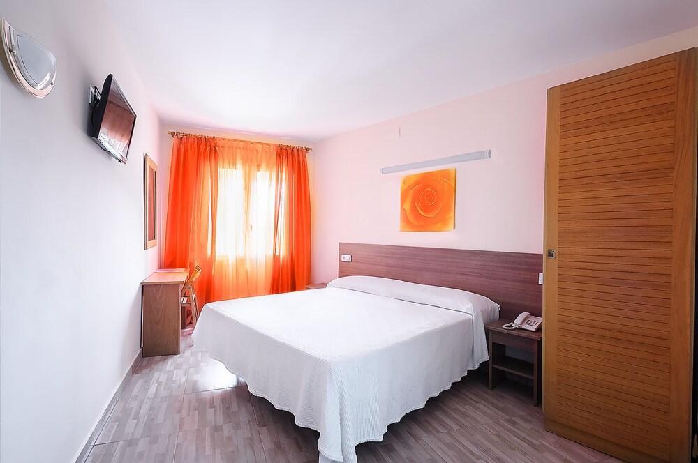 Hotel Silvia Эмпуриабрава Экстерьер фото