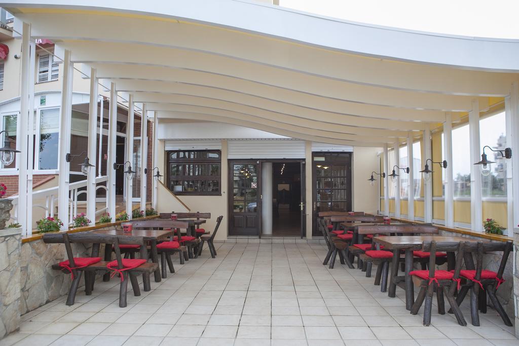 Hotel Silvia Эмпуриабрава Экстерьер фото