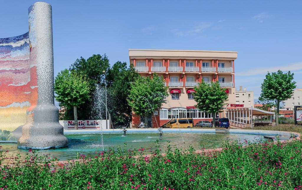 Hotel Silvia Эмпуриабрава Экстерьер фото